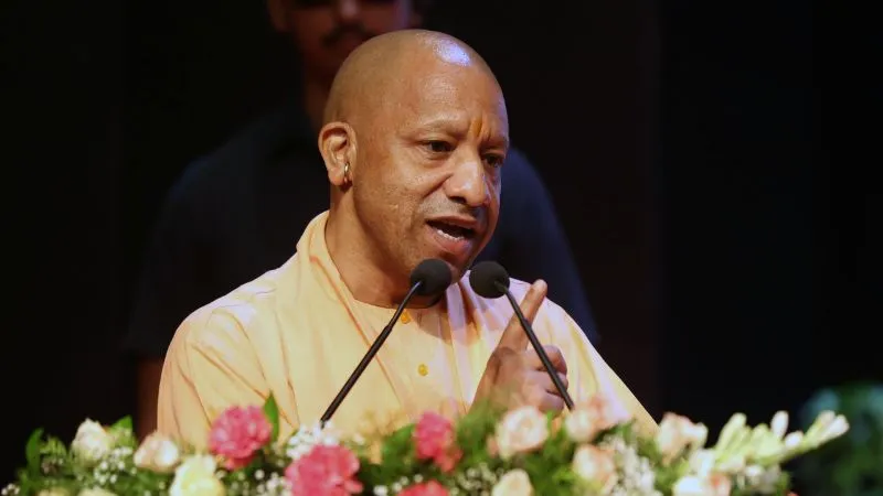 ड्यूटी के दौरान रील बनाने वालों की अब खैर नहीं, CM योगी ने दो टूक चेतावनी दी, कहा- ये अनुशासनहीनता