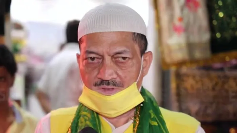 जो लोग बोलते हैं Modi मुस्लिम विरोधी हैं, वो दरगाह में खड़े इस मुस्लिम की दहाड़ सुन लें!
