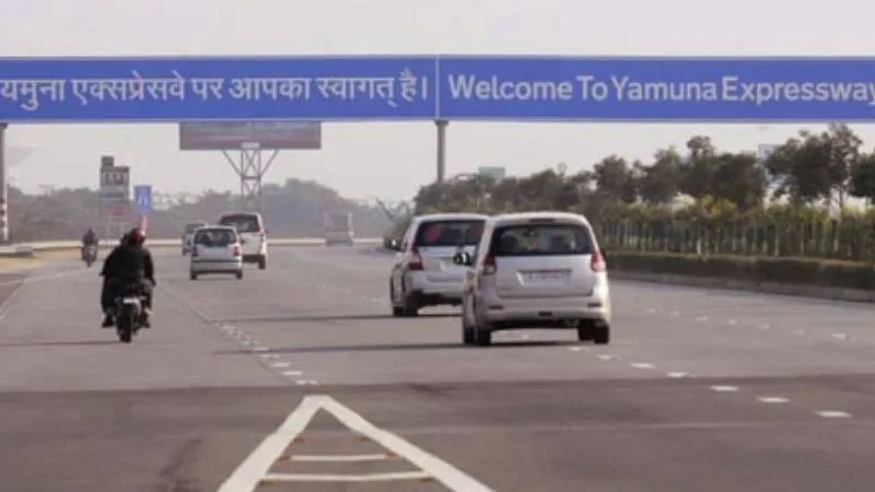 योगी सरकार का धरना प्रदर्शन के खिलाफ बड़ा एक्शन, यमुना एक्सप्रेस-वे का 41 किमी हिस्सा ‘नो प्रोटेस्ट जोन’ घोषित