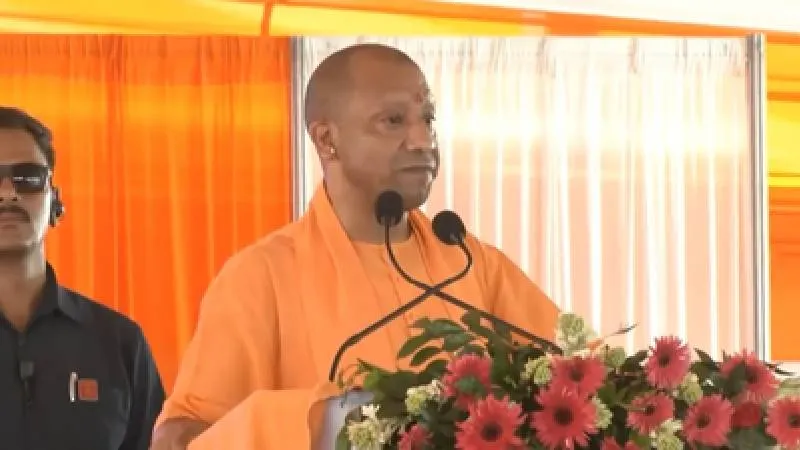CM योगी ने गोंडा को दी 516 करोड़ की सौगात, बोले-अब यूपी में दंगाइयों की खैर नहीं