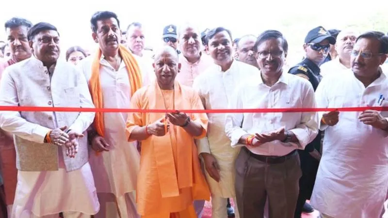 मुख्यमंत्री योगी आदित्यनाथ ने गोरखपुर में किया 926 करोड़ की 226 परियोजनाओं का लोकार्पण और शिलान्यास