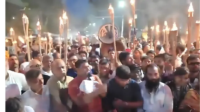 बांग्लादेश में गूंजा 'जय श्री राम' का नारा, ढाका में हजारों हिंदू सड़कों पर उतरे; आखिर क्या है पूरा मामला?