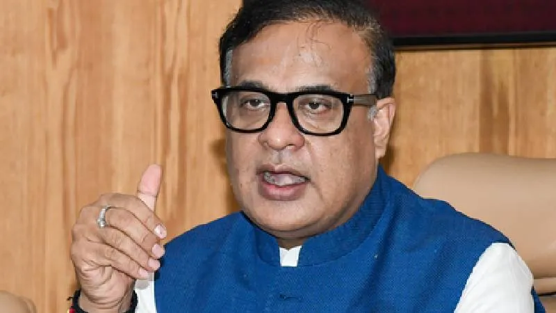 असम के कुछ जिलों में आबादी से ज्यादा बने आधार कार्ड, हिमंत सरमा ने जताई साजिश की आशंका