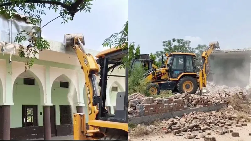गाजियाबाद में गरजा बुलडोजर...25 करोड़ की सरकारी जमीन कब्जाकर बनाया गया अवैध मदरसा ध्वस्त, CM योगी के निर्देश पर ताबड़तोड़ एक्शन