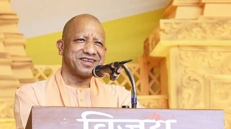रामकथा के मंच से  सीएम योगी की चेतावनी, कहा- लव-लैंड जिहाद के खिलाफ एकजुट हो समाज