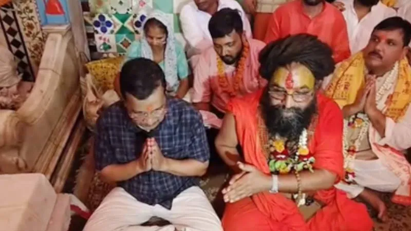 अयोध्या पहुंचे अरविन्द केजरीवाल ने किए रामलला के दर्शन, चढ़ावा चोरी को बताया ‘महापाप’