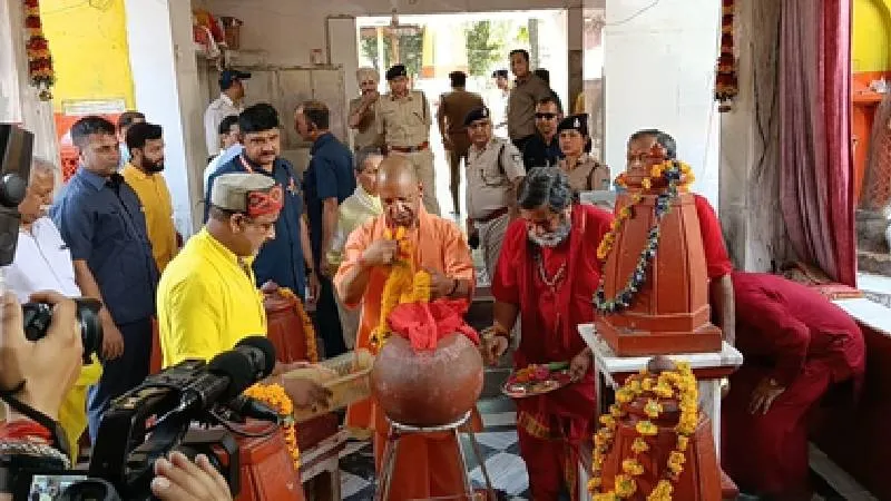 ललितपुर से सीएम योगी का विपक्ष पर वार, बोले-माफिया और परिवारवाद ने बुंदेलखंड को किया था बर्बाद