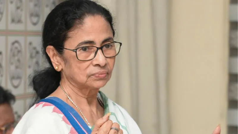 TMC में 'ऑपरेशन बगावत'! ममता बनर्जी की पार्टी दो फाड़ होने के कगार पर, 60 विधायक कर सकते हैं बड़ा खेल