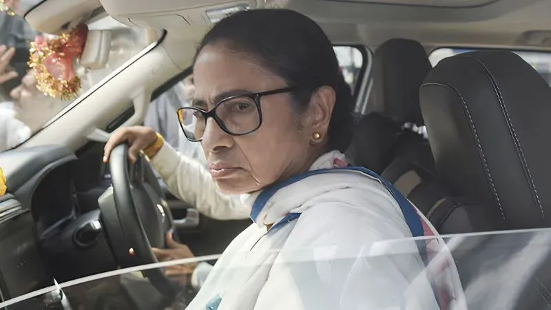 सुवेंदु अधिकारी से हार ममता को नहीं हो रही बर्दाश्त, भवानीपुर के नतीजों को चुनौती देने खुद पहुंचीं हाईकोर्ट