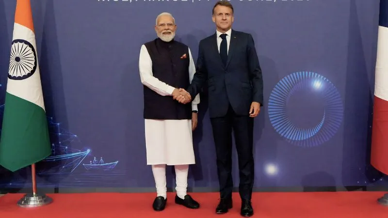 'प्रिय मित्र नरेंद्र...', G7 से PM मोदी को विदाई देते हुए मैक्रों ने 'हिंदी' में कही दिल छू लेने वाली बात