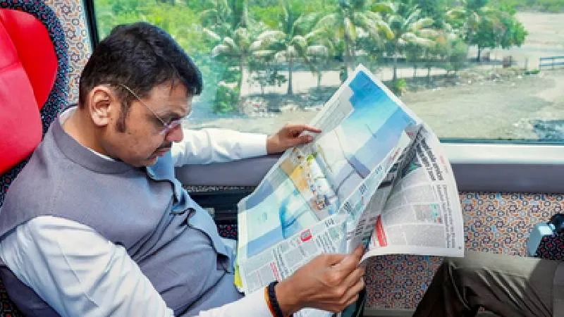 सीएम फडणवीस का बड़ा फैसला, महाराष्ट्र में खत्म होंगे रेलवे लेवल क्रॉसिंग, 5 परियोजनाओं को हरी झंडी