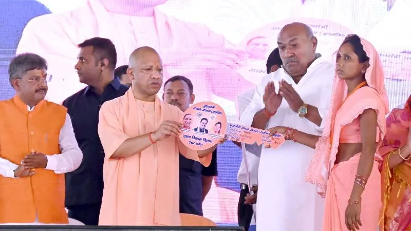 सीएम योगी के निर्देश पर बिचौलियों को खत्म कर महिलाओं को दी गई कमान, 12 हजार महिलाएं बनीं "लखपति दीदी"