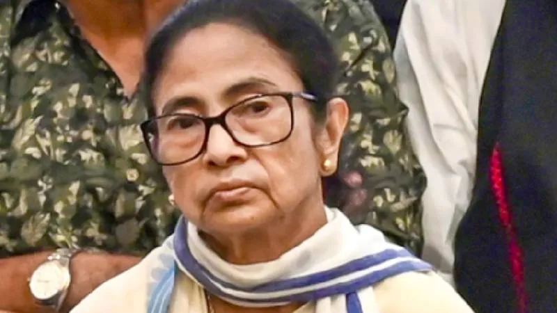 ममता बनर्जी के खिलाफ FIR दर्ज, चुनावी रैली में भड़काऊ बयान देने का आरोप