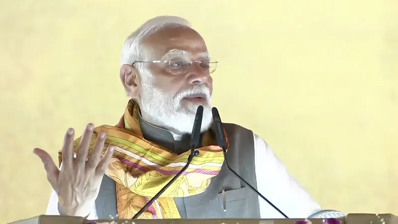 ‘बंगाल को TMC ने बना दिया था मजहबी अड्डा, अब बेड़ियों से आजाद’ कोलकाता से PM मोदी का बड़ा संदेश