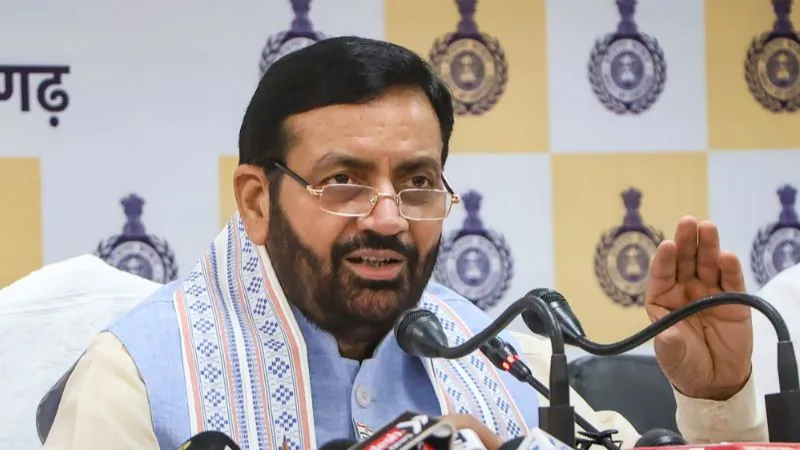 नायब सरकार का बड़ा कदम: अधिकारियों की विदेश यात्राओं पर रोक, WFH पर जोर, जानें इस फैसले की बड़ी वजह