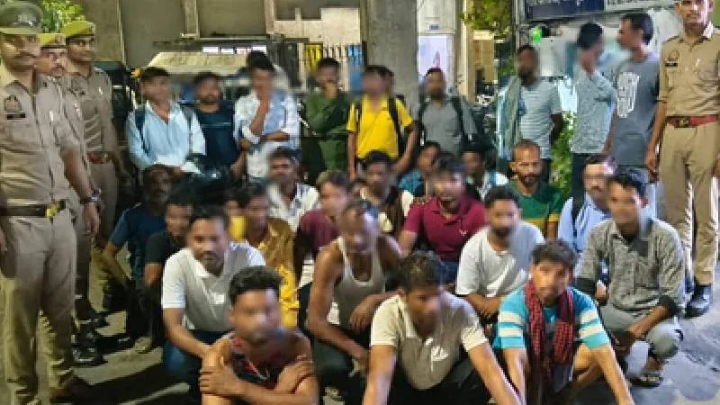 नोएडा में सार्वजनिक स्थानों पर शराब पीने वालों पर बड़ा एक्शन, एक ही दिन में हुई 501 लोगों की गिरफ़्तारी