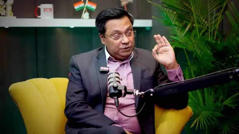 सड़क पर नमाज़ से लेकर योगी,कॉकरोच जनता पार्टी,वंदे मातरम् तक क्यों गरमाई राजनीति?