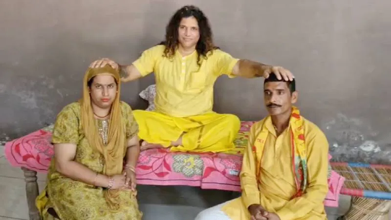 शहजाद बना शंकर, परिवार संग अपनाया सनातन धर्म, ग्रामीणों ने ढोल-नगाड़ों से किया स्वागत