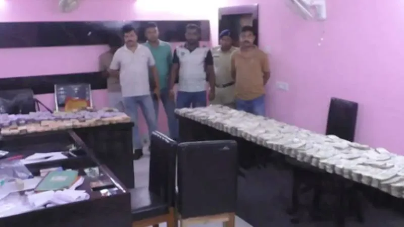 बंगाल के स्कूल में मिला 1.44 करोड़ कैश, विधायक ने TMC नेताओं पर लगाए गंभीर आरोप
