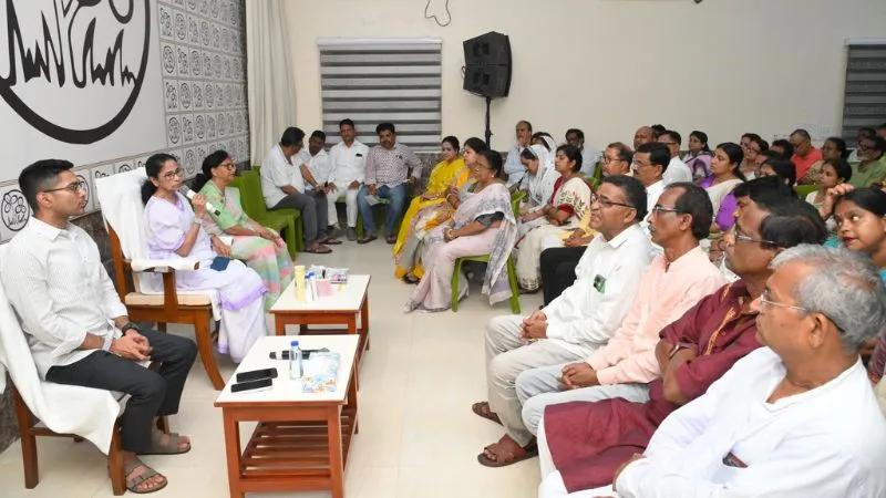 सांसदों, विधायकों के बाद अब विधानसभा चुनाव हारे उम्मीदवारों ने भी ममता को दिया झटका, चुनावी जनादेश स्वीकारा