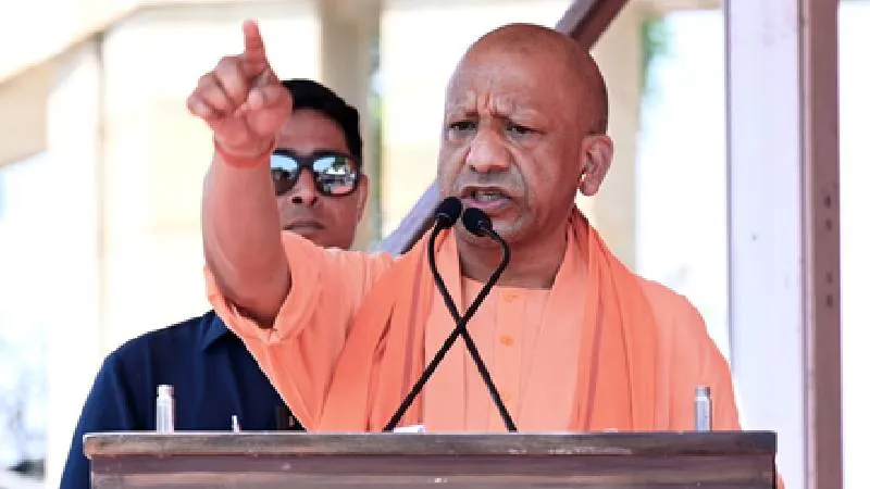 योगी सरकार का बड़ा कदम, तीन तलाक और एसिड अटैक पीड़िताओं को मिलेगा पक्का घर और मुफ्त इलाज