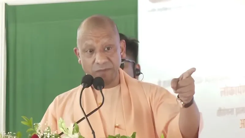 'गोली चलवाने वाले उपदेश दे रहे...', राम मंदिर चढ़ावा विवाद CM योगी का सपा पर निशाना; भक्तों को दिया भरोसा, बोले- बस 15 दिन इंतजार करें