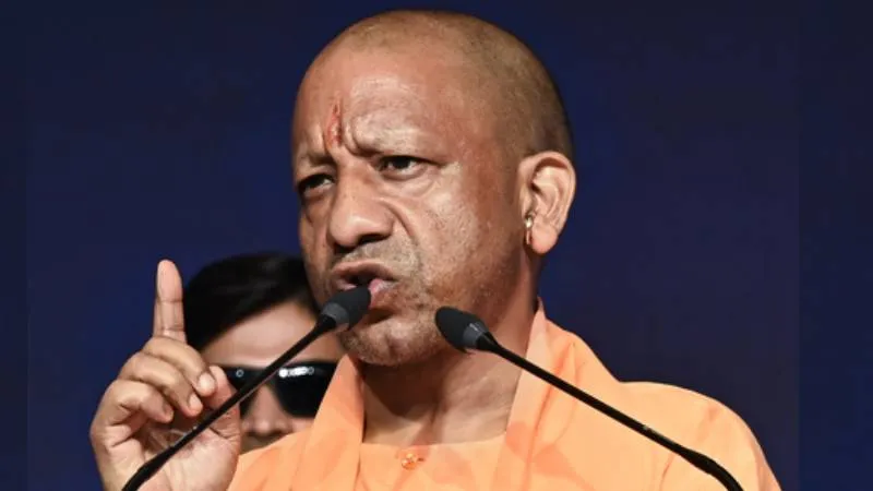 आपातकाल की बरसी पर योगी का कांग्रेस पर हमला, बोले- लोकतंत्र का गला घोंटा गया