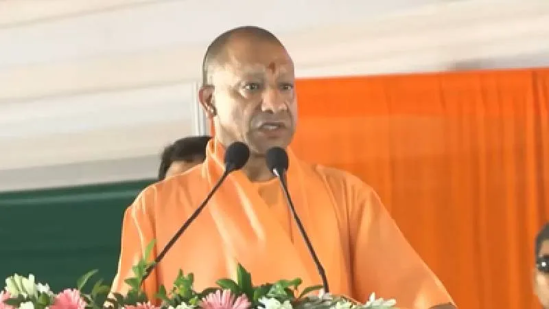 'फौरन FIR दर्ज करो', अखिलेश यादव की बेटी पर हुई अभद्र टिप्पणी, CM योगी ने लिया सख्त एक्शन, दिए कार्रवाई के निर्देश
