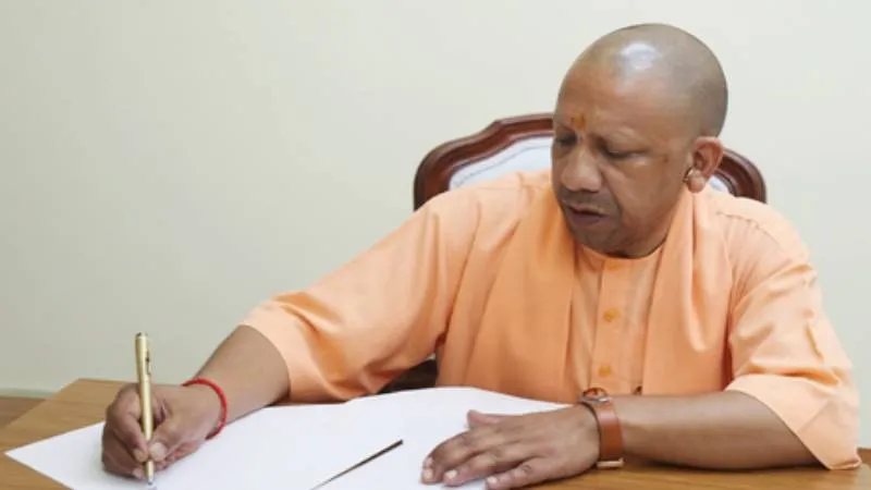 वृद्धजनों के सम्मान में CM योगी की भावुक पाती, बोले- घर सूने हो रहे हैं और वृद्धाश्रम बढ़ रहे हैं