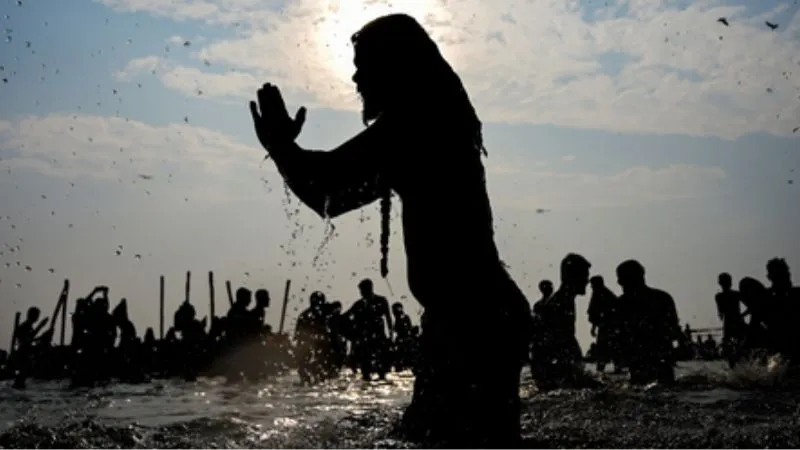 अमावस्या की रात इन कामों को करने से बचें, वरना पड़ सकता है बुरा असर, भूलकर इन जगहों पर मत जाना