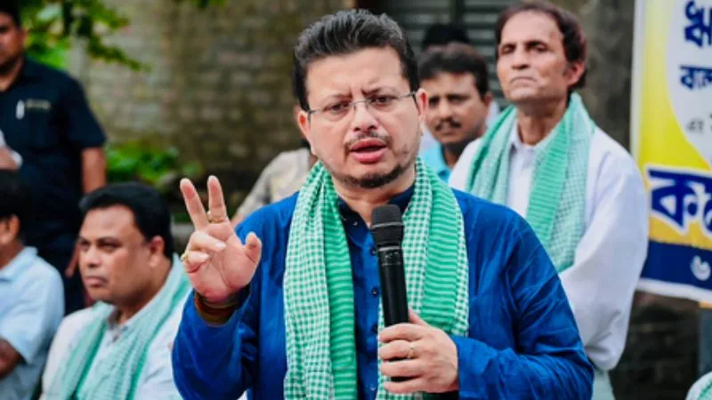 TMC में बड़ा सियासी भूचाल, कौन हैं ऋतब्रत बनर्जी जिन्होंने 58 विधायकों के साथ ममता खेमे को दी खुली चुनौती