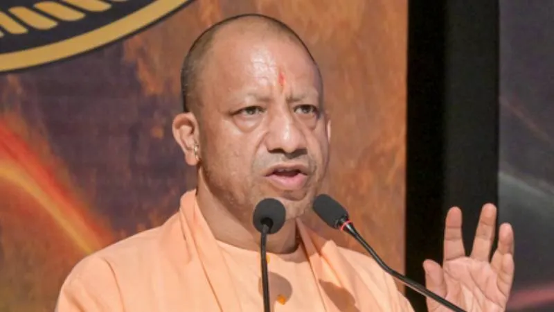 चंद्रपाल हत्याकांड: मुख्यमंत्री राहत कोष से मिली मदद, पीड़ित परिवार से मिले जनप्रतिनिधि और प्रशासनिक अधिकारी