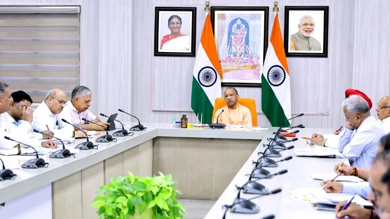 योगी सरकार का बड़ी पहल, रसोइयों और स्कूली कर्मचारियों को मिलेगी कैशलेस चिकित्सा सुविधा, 4 जून को स्‍पेशल ट्रेनिंग