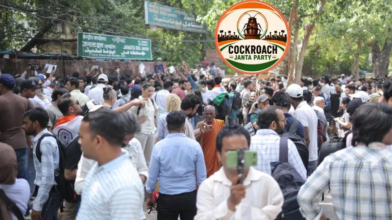 कॉकरोच जनता पार्टी का दिल्ली में प्रदर्शन, 'हिट' लेकर पहुंचा युवक, फिर हुआ कुछ ऐसा कॉकरोचों में मची भगदड़