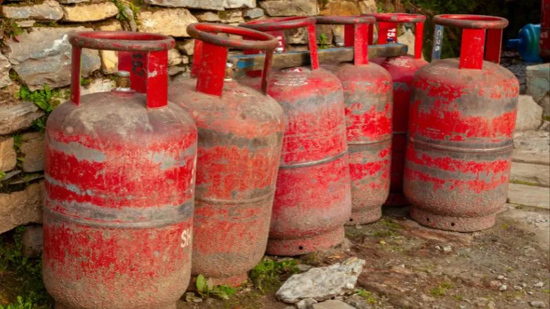 LPG सिलेंडर को लेकर तेल कंपनियों की नई सख्ती, जानिए पूरी एडवाइजरी और आज के रेट