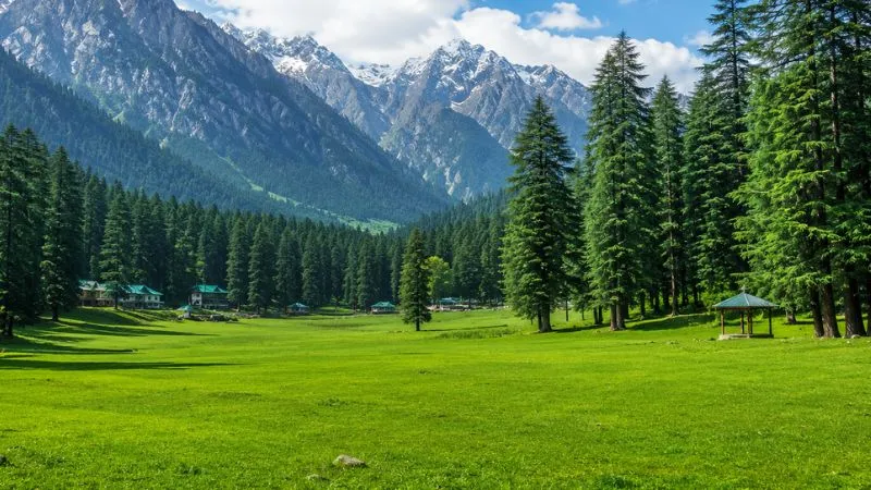 इस जगह को क्यों कहा जाता हैं 'भारत का मिनी स्विट्जरलैंड'? इसकी खूबसूरती देख रह जाएंगे दंग