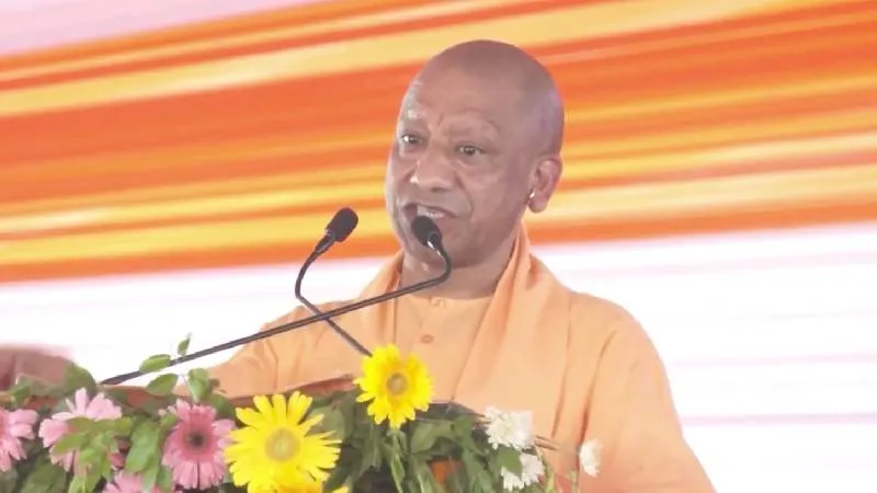 'मच्छर की तरह माफिया भी खत्म', कुशीनगर में CM योगी का बड़ा बयान, फाजिलनगर का नाम बदलकर पावागढ़ करने का ऐलान