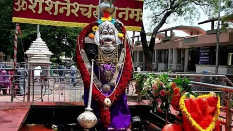 न्याय के देवता को मनाना है तो इन शनि मंदिरों में जाकर करें दर्शन-पूजन, मिलेगी हर कष्टों से मुक्ति, जानें क्या उपाय करने से बरसेगी शनि देव की कृपा
