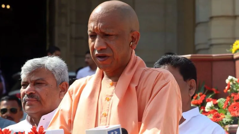 आम का पौधा रोपकर मुख्यमंत्री ने सभी को दी विश्व पर्यावरण दिवस की शुभकामना