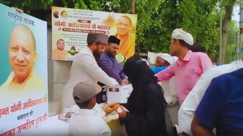 ‘पूरे देश में लागू हो यूपी का मॉडल…', योगी आदित्यनाथ के जन्मदिन पर मुस्लिम समुदाय ने जताई इच्छा, मिठाइयां बांटकर मनाया जश्न