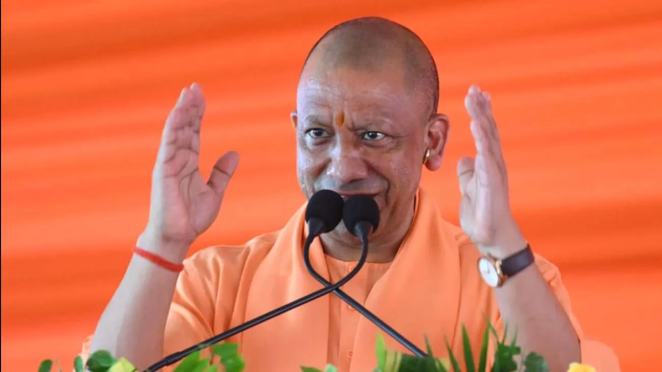 मुरादाबाद में दिखा CM योगी का वात्सल्य; जिस बच्ची का कराया था एडमिशन, उसी के नन्हे हाथों से कराया 'श्री राम वाटिका' का लोकार्पण