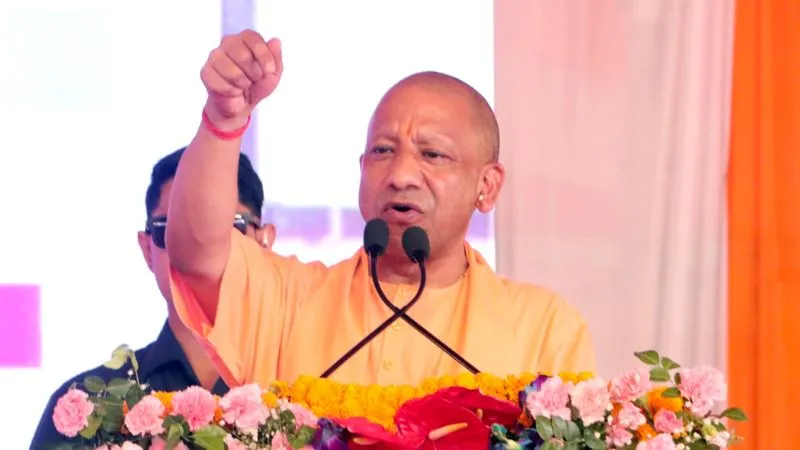 UP में फायर NOC खत्म होने से पहले भेजा जाएगा नोटिस, CM योगी ने सभी डीएम को दिए सख्त निर्देश