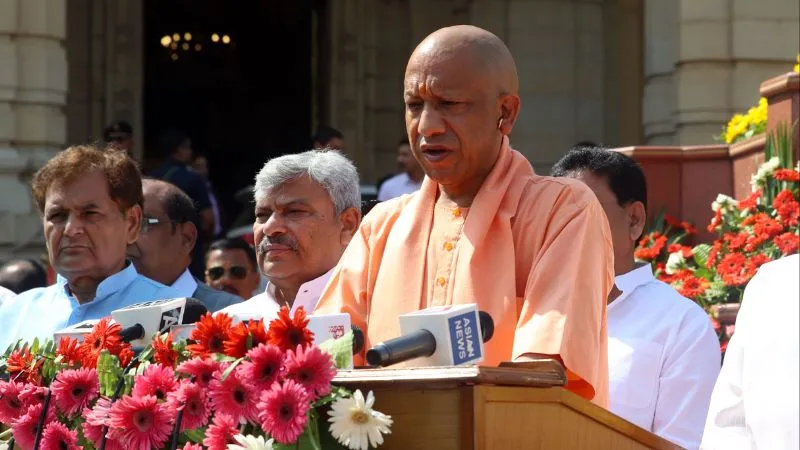 IAS-PCS की Free कोचिंग के लिए युवाओं में जबरदस्त उत्साह, CM योगी की योजना से साकार होगा सिविल सेवा का सपना