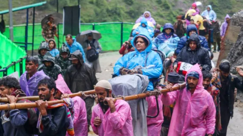 छह दिन बाद फिर शुरू हुई अमरनाथ और वैष्णो देवी यात्रा, श्रद्धालुओं का उमड़ा जनसैलाब