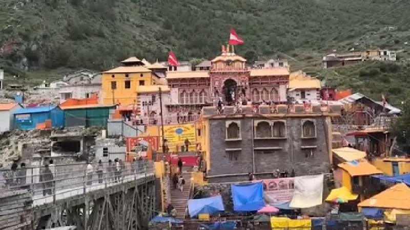 चारधाम यात्रा: ख़राब मौसम के बाद भी केदारनाथ पहुंचे 14 लाख से ज्यादा यात्री, रोजाना बद्रीनाथ में 6000 श्रद्धालु कर रहे दर्शन