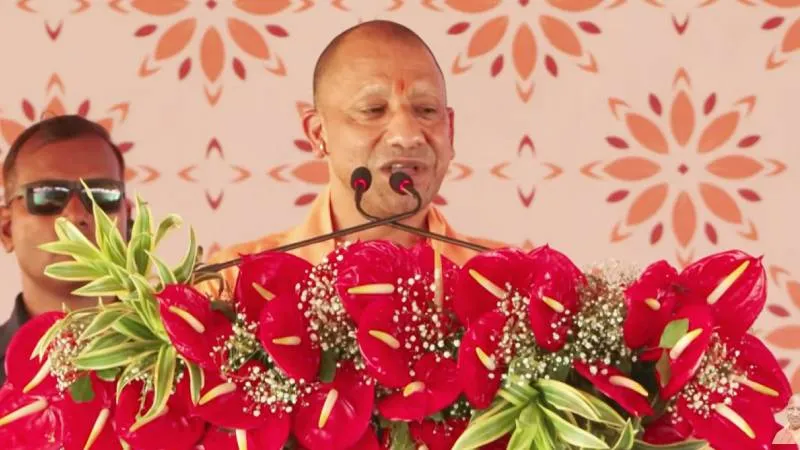 विकसित भारत के लिए छोड़नी होगी गुलामी की मानसिकता, बुलंदशहर से CM योगी की अपील