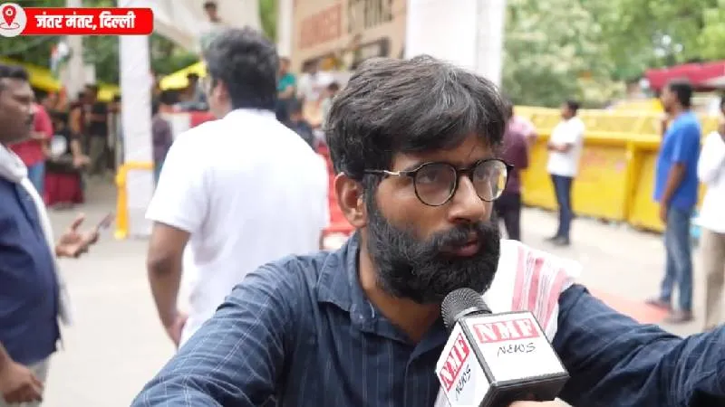 गाली दे रहे, धक्का मार रहे, पत्रकार को भगा रहे, अचानक बौखला क्यों गए CJP समर्थक?