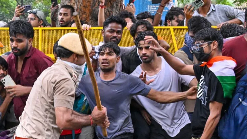 ‘प्रदर्शन पर पुलिस की बर्बरता सही नहीं…’ सुप्रीम कोर्ट की बड़ी टिप्पणी, CJI ने लाठीचार्ज को ठहराया गलत