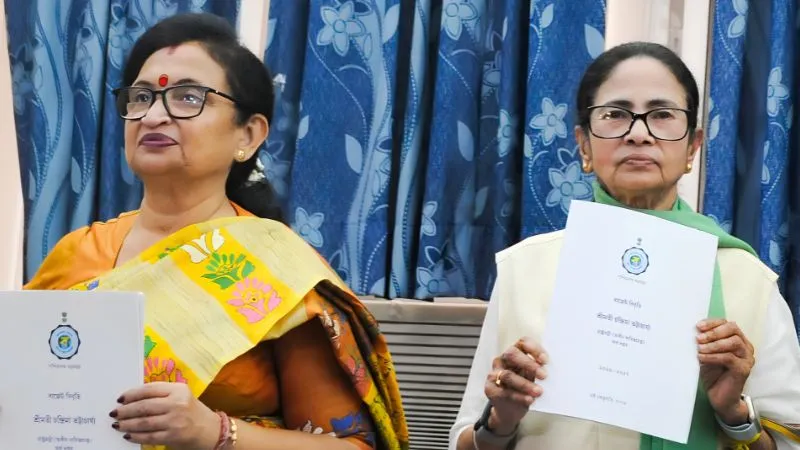 ममता बनर्जी को बड़ा झटका, बंगाल TMC चीफ और ‘दीदी’ की करीबी चंद्रिमा भट्टाचार्य ने सभी पदों से दिया इस्तीफा