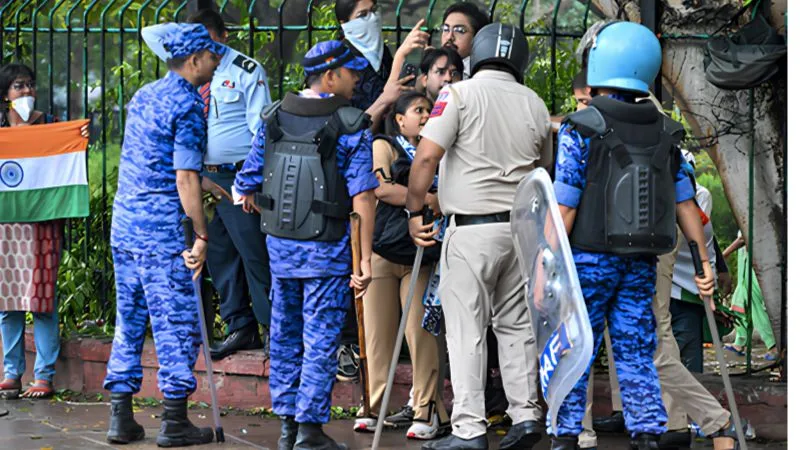 दिल्ली में CJP बवाल पर बड़ा एक्शन... पुलिस ने दर्ज की 10 FIR, 250 से ज्यादा वीडियो खंगाल रही जांच टीम